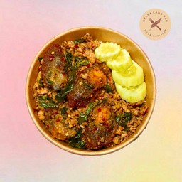 ข้าวกะเพราหมูสับไข่เยี่ยวม้า(กะเพรากรอบ)