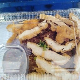 หมี่คลุก หน้าเอกภาพโดม