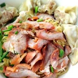 เกี๊ยวหมูแดง