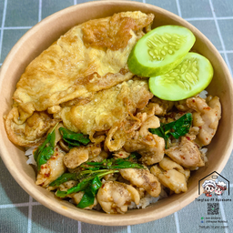 กะเพราไก่ชิ้น+ไข่เจียว