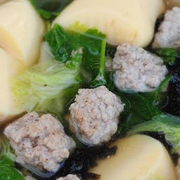 แกงจืดสาหร่ายเต้าหู้หมูสับ