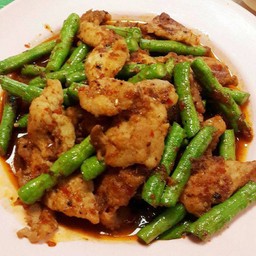 หมูผัดพริกแกงถั่วราดข้าว