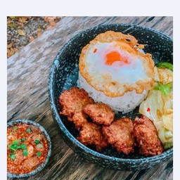 ข้าวหมูก้อนทอด