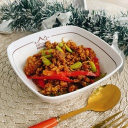 ผัดเผ็ดหมูสับหน่อเหรียง