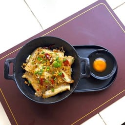 ข้าวไข่ดองคอหมูย่างผัดพริกเกลือ