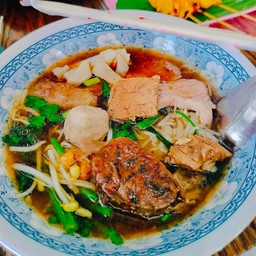 ก๋วยเตี๋ยวเนื้อ (น้ำ)