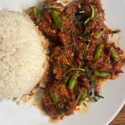 ข้าวพริกแกงหมูกรอบ