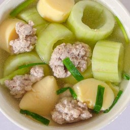 ต้มจืดแตงกวาเต้าหู้หมูสับ (กับข้าว)