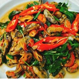 ข้าว หอยแมลงภู่ผัดโหระพา (หอยสด ไม่ใช่ฟิต)