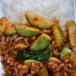 หมูสับผัดพริกแกง