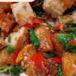 กระเพราหมูกรอบ