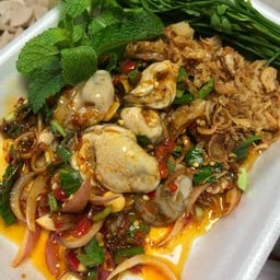 ยำมะม่วงปลากรอบ ตลาดบุญเรือง