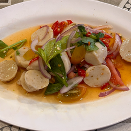 ยำลูกชิ้นไก่