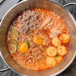 มาม่าหม้อไฟโคตรหมูสับ