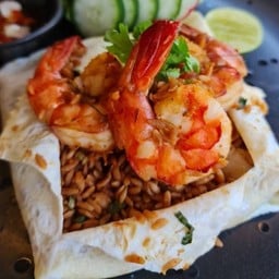 ข้าวถั่วลูกไก่ ผัดต้มยำกุ้งห่อไข่ขาว
