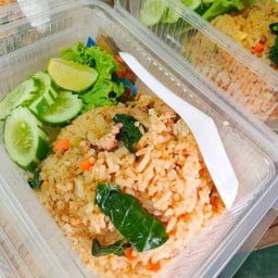 กะเพราแซ่บแห้ง & ไข่ข้น อิ่ม อร่อย 2