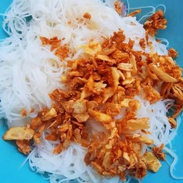 เส้นหมี่ลวกกระเทียมเจียว