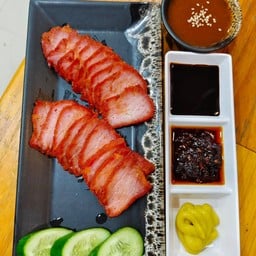 [อร่อยซ่ากับโค้ก] หมูแดง (ล้วน) +  โค้ก ไม่มีน้ำตาล (ขวด)