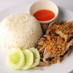 ข้าวหมูหมักทอดกระเทียม