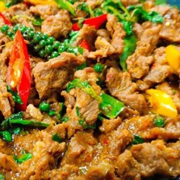 เนื้อผัดพริกแกง กับข้าว