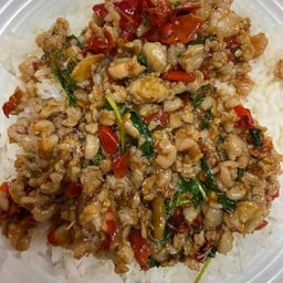 กระเพราล้นกล่อง (ก่อนถึงเซเว่นสะเดียง)