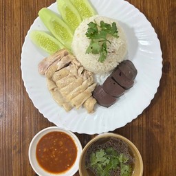 เจ๊หน่อยข้าวมันไก่