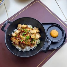 ข้าวไข่ดองหมูกรอบผัดพริกเกลือ