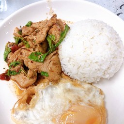 กะเพาหมูหมัก