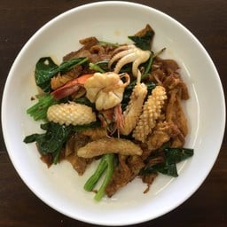 เส้นใหญ่ผัดซีอิ๊วทะเล