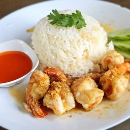 ข้าวกุ้งทอดกระเทียมพริกไทย