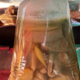 ยายมะลิต้มแซ่บหัวหมูพะโล้ อยูตลาดนัดหมู่5 ตำบลดอนกำยาน