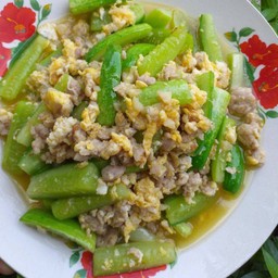 ผัดแตงกวาใส่ไข่หมูสับ (กับข้าว)