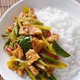 ไก่ผัดพริกแกง