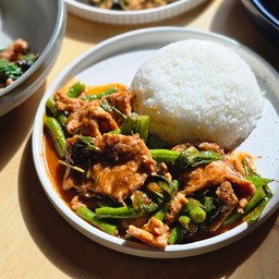 ข้าวราดพริกแกง