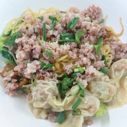 บะหมี่เกี๊ยวหมูสับ