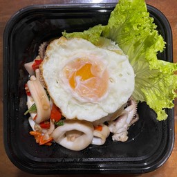 ข้าวกะเพราปลาหมึก