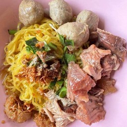 หมี่เหลืองเนื้อเปื่อยลูกชิ้น