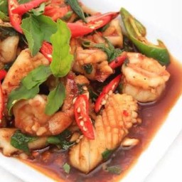 ทะเลรวมผัดพริกแกง กับข้าว