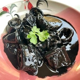 ปลาหมึกผัดน้ำดำ