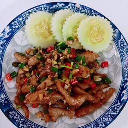 ผัดพริกเกลือหมูแดด