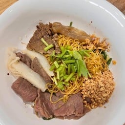 ก๋วยเตี๋ยวเนื้อ (แห้ง)