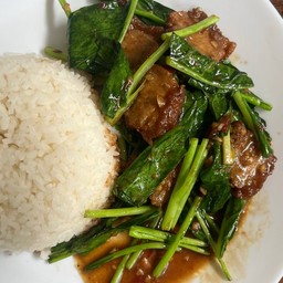 ข้าวคะน้าหมูกรอบ