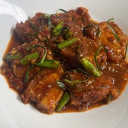 หมูกรอบพริกแกง ถุงละ 80 กรัม