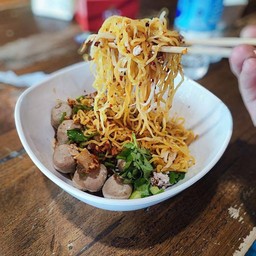 ก๋วยเตี๋ยวแห้งคลุก