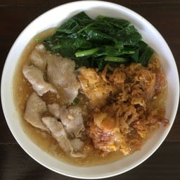 เส้นใหญ่ห่อไข่ราดหน้าหมู