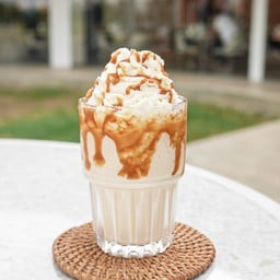 Caramel milk frappé