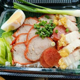 ข้าวหมูแดงหมูกรอบนๅยเอ