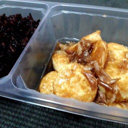 เต้าหู้ไข่ทอดกระเทียมพริกไทย