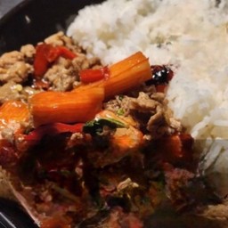 -ข้าวกระเพราปูอัดหมูสับ