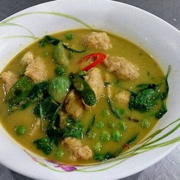 แกงเขียวหวานลูกชิ้นกุ้ง